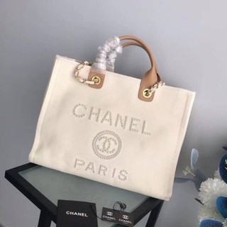 กระเป๋าสะพายข้าง​ Chanel.​ 38​ Cm.