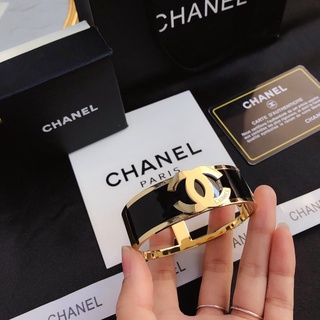 สร้อยข้อมือลําลอง กําไลข้อมือเหล็กไทเทเนียม ลายโลโก้ตัวอักษร Chanel CC แบบกลวง ละเอียดอ่อน