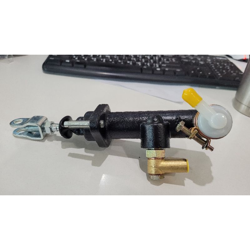 แม่ปั้มเบรคบนforklift toyota 5/6fd15-25