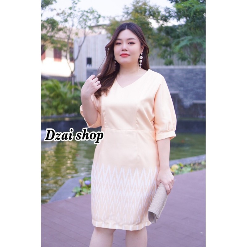 เดรสไซส์ใหญ่พิมพ์ลายผ้าไทย ทรงเอ มี 3 สี ชมพู/ครีม/น้ำเงิน
