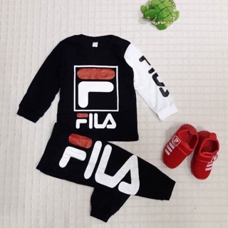 FILA  มันสวยมากก งานเท่ๆ ใส่ได้ทั้งชายหญิงจ้า งานจริงสวยมาก  ผ้าคอตตอน   นุ่มยืด ใส่สบาย ๆ จ้า