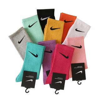 ถุงเท้ากีฬา แฟชั่น ลายNIKE มี10สีให้เลือก ถุงเท้าสตรีท