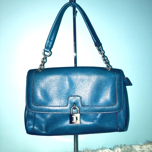 กระเป๋าสีน้ำเงิน fashion brand Red dragonfly Baguette Bag หนังsaffiano มือสอง