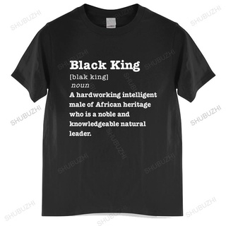 เสื้อยืดผ้าฝ้ายพรีเมี่ยม เสื้อยืด พิมพ์ลาย King Definition African Pride Melanin สีดํา แฟชั่นสําหรับผู้ชาย และผู้หญิง