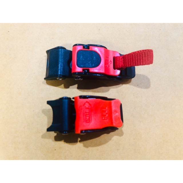 ตัวล็อคใต้คางหมวกกันน็อค ใช้ได้กับทุกรุ่น