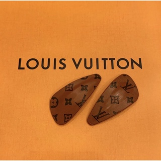 กิ๊บติดผมแบรนด์ LOUIS VUITTON งานมิลเลอร์ หนังปั้มลายสวย เลอค่ามากค่ะ