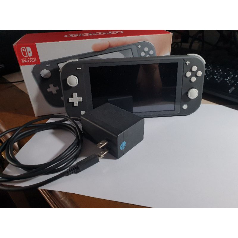 Nintendo Switch Lite สีเทา สภาพดี มือ2 แถมกระเป๋า