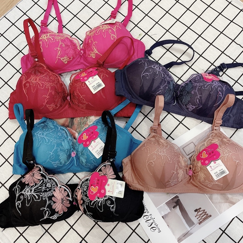 Sale! ล้างสต๊อก ราคาพิเศษ เสื้อในไร้โครง หลายสี คัพ​A​ ของสาวน้อย​ มีไซร้34 36 38ค่ะ