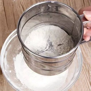 ที่ร่อนแป้งสแตนเลสแบบบีบ ที่ร่อนผงโกโก้ ตะแกรงร่อนแป้งมือบีบ ขนาด 250 g.