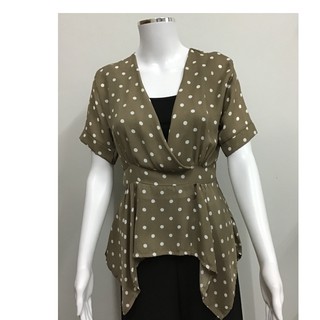 เสื้อแฟชั่นลายจุดเว้าหน้า