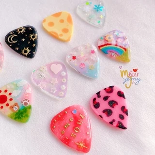 ปิ๊กกีตาร์ guitar pick (เพิ่มตัวอักษรชื่อได้ เจาะรู ทำจี้ฟรี) ✨ mix set 1 ; พร้อมส่ง 🔆