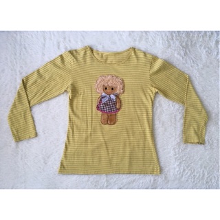 เสื้อยืดสีเหลือง แขนยาว ลายเด็กผู้หญิง