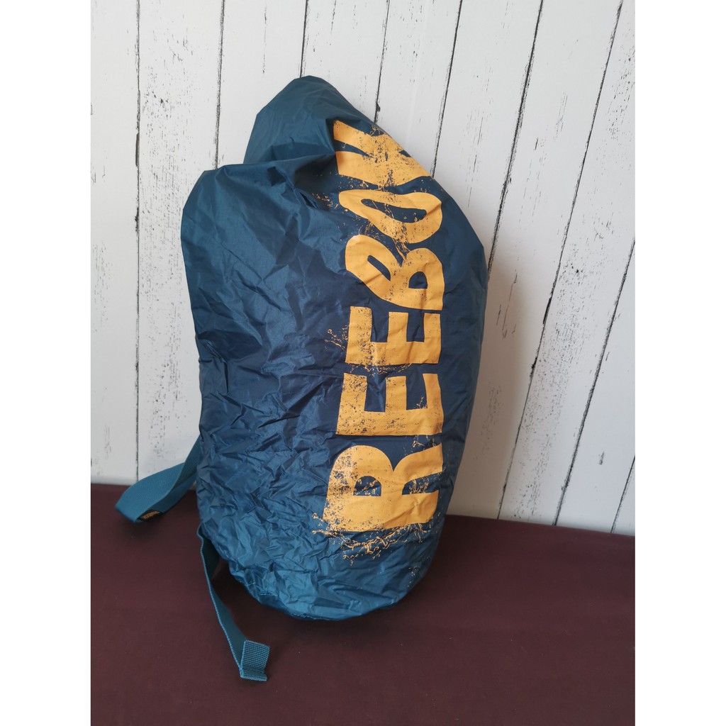 Reebok กระเป๋าสะพายข้าง กันละอองได้