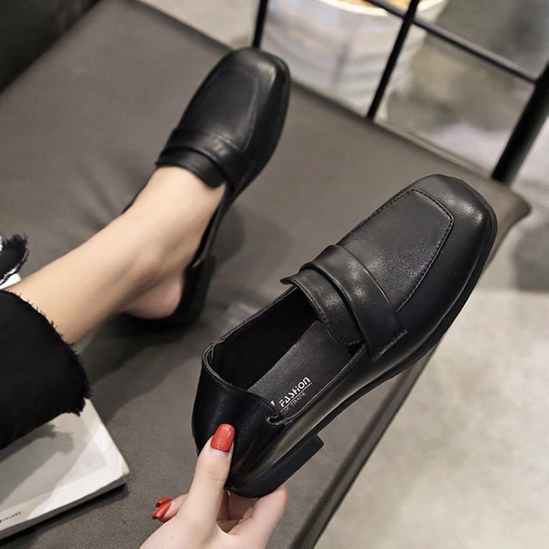 รองเท้าคัชชู วัสดุหนัง PU มี2สี ดำและน้ำตาล พื้นรองเท้าเสริมส้น 2.5 cm