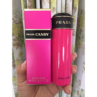 โลชั่นน้ำหอม Prada Candy Body Lotion 75 mlโลชั่นน้ำหอมแนวกลิ่นคาราเมลวนิลา หอมอ่อนหวาน อบอุ่น และมีเสน่ห์