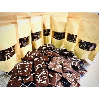 บราวนี่กรอบรสเข้มข้น กรอบ อร่อย หวานน้อย ท้าให้ลอง by เปี๊ยะปังปัง