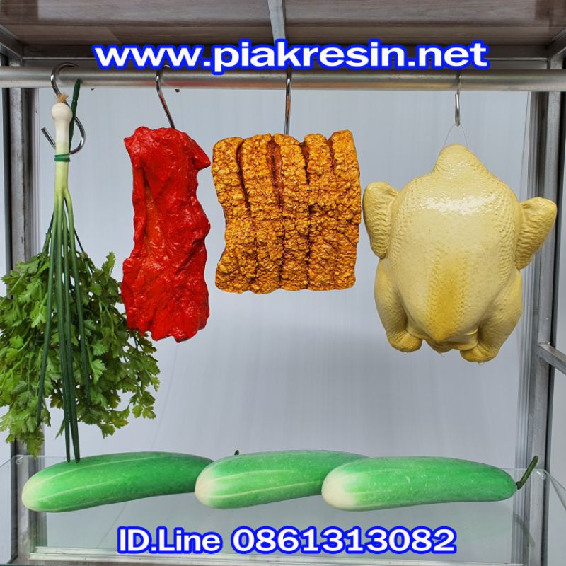 ชุดA ไก่ขนาด1โล หมูกรอบF7 หมูแดงD1.1 ผักชี ต้นหอม แตงร้าน3ลูก ตะขอ4 ชุดละ 1,480 บาท ไม่รวมตู้