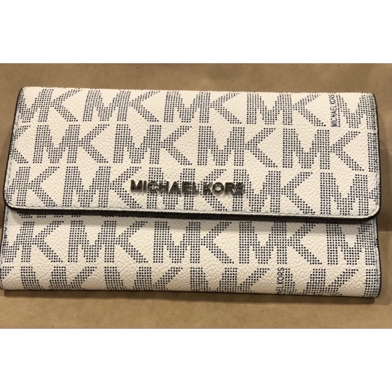 MICHAEL KORS กระเป๋าสตางค์7”ไมเคิลคอลสีขาวลายmk 19การ์ด มือสองสภาพใหม่พร้อมการ์ด/ของขวัญ