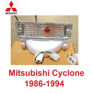 ไฟกันชน ฝาใส ไฟตัดหมอก Mitsubishi L200 Cyclone 1986-1994  มิตซูบิชิ ไซโคลน ไฟหรี่กันชน ไฟหรี่ ไฟในกันขน ไฟ