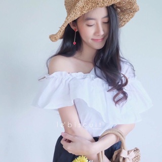 พร้อมส่ง💕💕 เสื้อเบี่ยงไหล่ เย็บระบาย งานดี๊ดีค่ะรุ่นนี้
