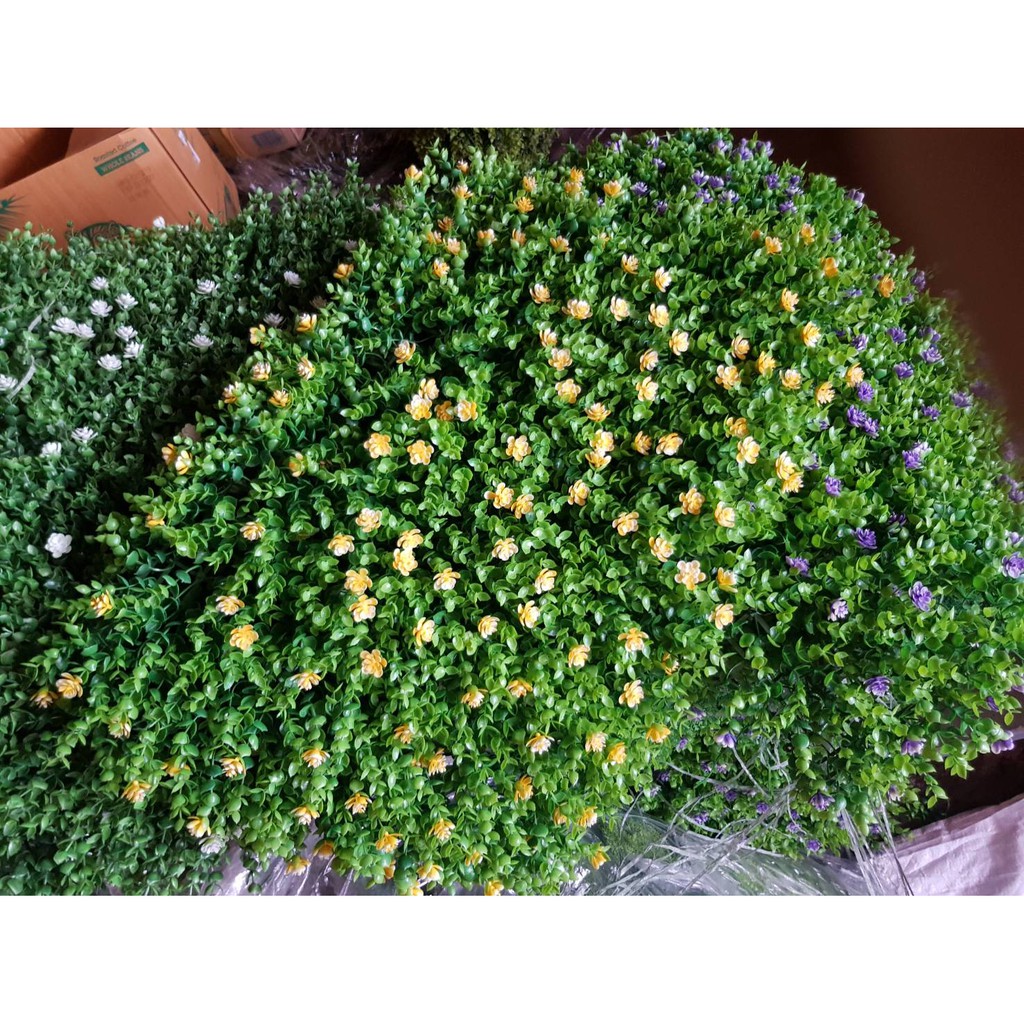 หญ้ายูคาดอกไม้ หญ้าเทียม หญ้าแผ่นขนาด 40×60cm สำหรับจัดสวนแนวตั้ง ติดผนัง ติดกำแพง รั้ว ระเบียง ใช้จัดสวนทั้งภายในและนอก