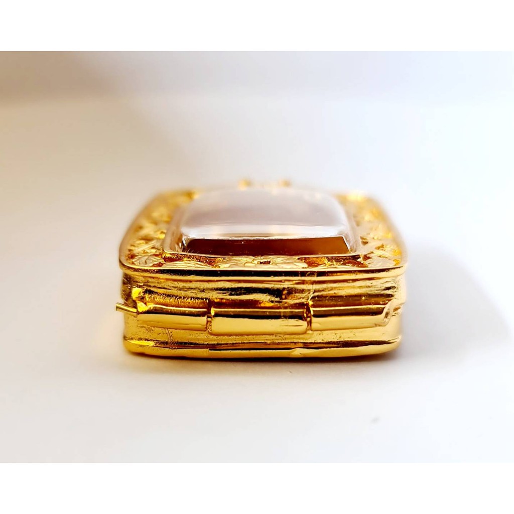 กรอบพระ ตลับพระ สมเด็จฝาหลัง ปิดลายฉลุหน้า (A30-1) คุณภาพดี  ทำจากทองเหลือง ชุบไมครอน เคลือบแลคเกอร์ไฟฟ้า ไม่ลอกหลุดง่าย