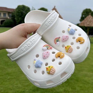 5.0 หมุดติดรองเท้า Crocs jibbitz คุณภาพสูง อุปกรณ์เสริม Buzz Lightyear buckle Charms Clogs Pins สําหรับรองเท้า กระเป๋า diy Toy Story flower