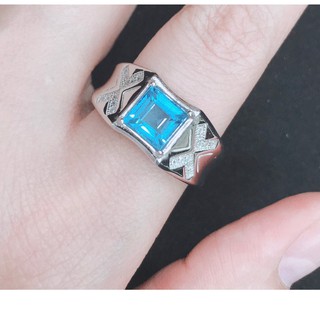 แหวนพลอย สวิสบลูโทพาส(Swiss Blue Topaz)สีฟ้าสดรุ่น RM-SBT01SQ