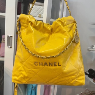 กระเป๋า Chanel SS22 LOGO SHOPPING TOTE 💛          * เป็นรุ่นที่มาแรงมากต้องมีงานเทพสุดสลับเเท้หนังอิตาลี Calf Skin 100%