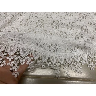 ผ้ารองพานลูกไม้สีขาว ใช้ทำเป็นผ้ารองสินสอดได้ หรือทำเป็นรองพานสินสอด สามารถทำเป็นผ้ารองพานขันโตกก็ได้
