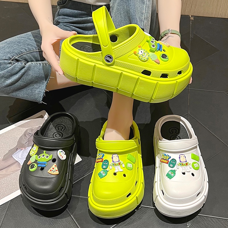 Earth พร้อมส่ง รองเท้าหัวโต crocs รองเท้าหัวโตผู้หญิง การ์ตูนพื้นสูง 2. ...