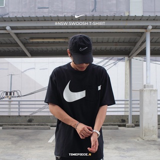 เสื้อตราหานคู่ เสื้อยืดเด็กผช ✑☌Nike NSW Swoosh Tee (DO1930) เสื้อยืดสีขาวผู้ชาย เสื้อยืดผู้หญิง Tee