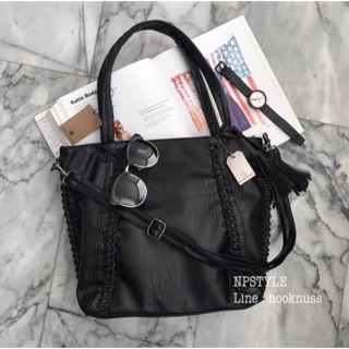 กระเป๋าสะพายทรง Tote