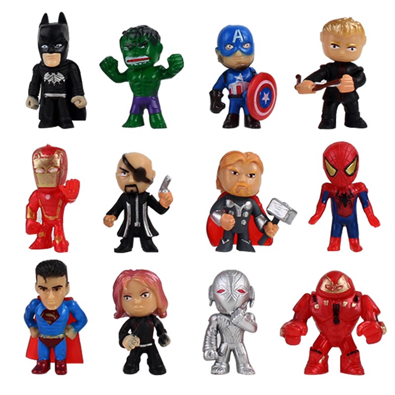 12 ชิ้น/เซ็ตใหม่รุ่น Q ของเล่น Mini The Avengers ตัวเลข Iron Man Spider-Man Batman Hulk Thor Action 