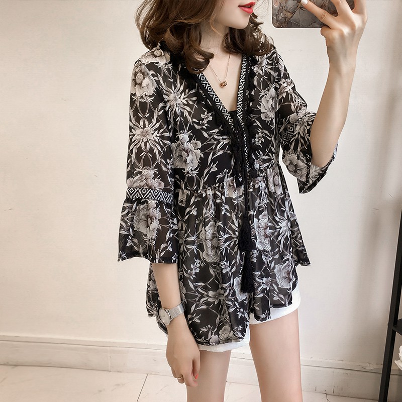 เสื้อชีฟองสาวอวบ ลายดอกกราฟฟิค แขนสามส่วน คอแต่งพู่