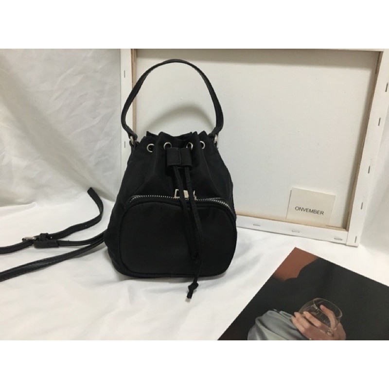 🚚💨 COD - กระเป๋าทรงขนมจีบ ผ้า Nylon ทรงเดียวกับ Prada