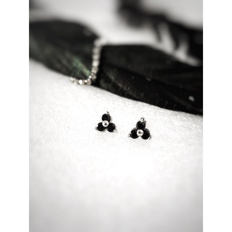 ต่างหูนิล (Black spinel earring)