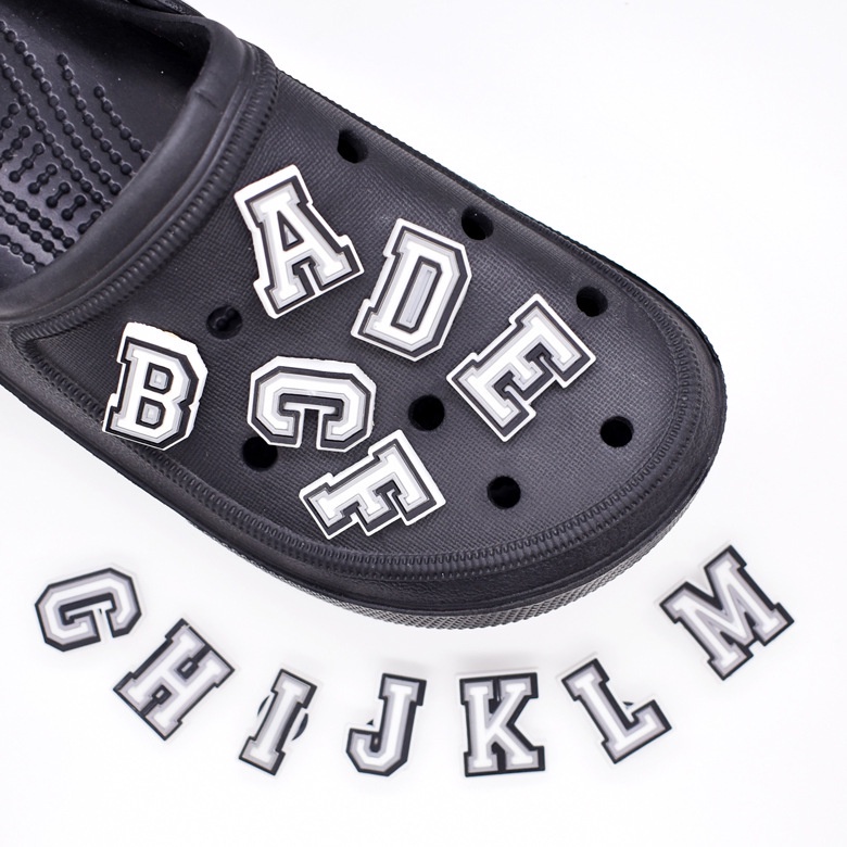 Croc รองเท้าแตะตัวอักษร AZ หมายเลข Jibz รองเท้า Charms DIY Clogs รองเท้า Aceessories Fit Pin ตกแต่งหัวเข็มขัดของขวัญ Hot1 ชิ้น