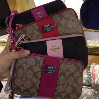 กระเป๋าคล้องมือ Coach 4 สี พร้อมส่ง