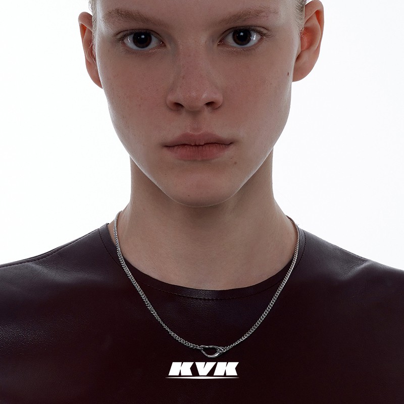 สร้อยคอออกแบบเฉพาะ KVK โซ่กระดูกไหปลาร้าหญิงอินเทรนด์คุณภาพสูงอารมณ์ไม่ซีดจางอินเทรนด์ลมหนาวเรียบง่า