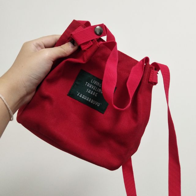 พร้อมส่ง! ส่งต่อ #กระเป๋าสะพายข้าง มือ2 ใบเล็กน่ารัก สีแดงสดใส สไตล์เกาหลี ใบละ 29 บาทเท่านั้นค่ะ!