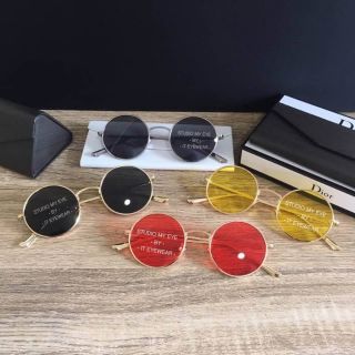 New Oliver • Round Metal Sun Glasses

แว่นกันแดดทรงกลม รุ่นใหม่ล่าสุด
งานพรีเมี่ยม พร้อมป้องกัน UV 400