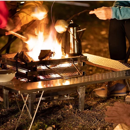 COLEMAN JAPAN FIREPLACE TABLE โต๊ะสำหรับนั่งล้อมวงปิ้งย่าง