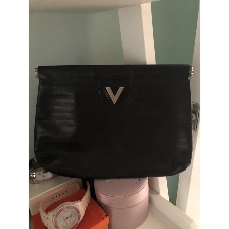 กระเป๋าคลัทช์ Valentino ของแท้ มือสอง มีตำหนิแต่ไม่มีผลต่อการใช้งาน