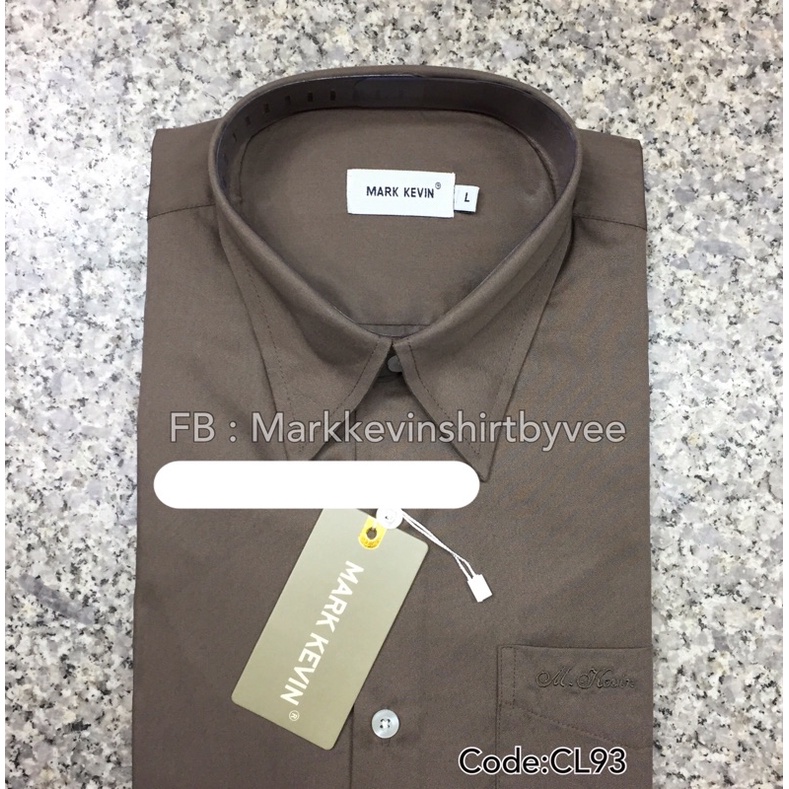 เสื้อเชิ้ตสีน้ำตาลเข้ม มีกระดุมปกด้านใน แขนสั้นและแขนยาวค่ะ