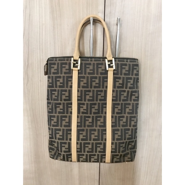 กระเป๋า Fendi แบรนด์แท้