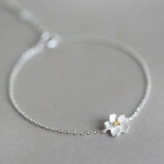 สร้อยข้อมือดอกซากุระ • Sakura Bracelet