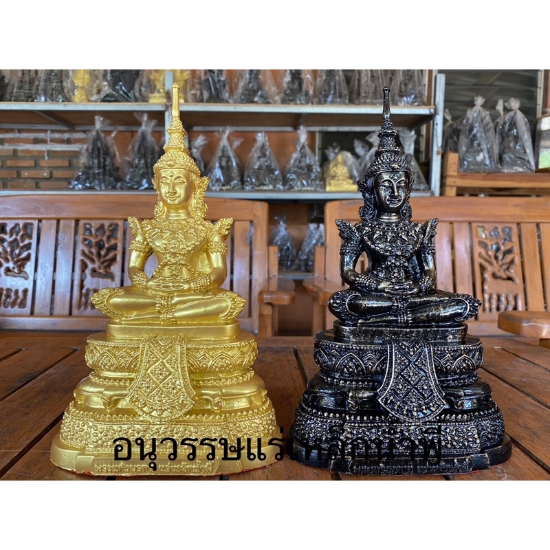 พระแก้วมรกต 5 นิ้ว(ฤดูร้อน) มวลสารแร่เหล็กน้ำพี้แท้100%