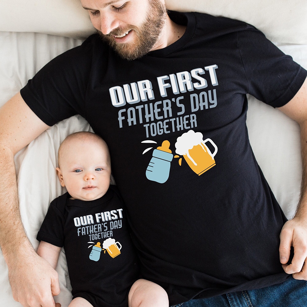 เสื้อยืด พิมพ์ลาย Our First Father's Day Together สำหรับสำหรับพ่อ และลูกชาย