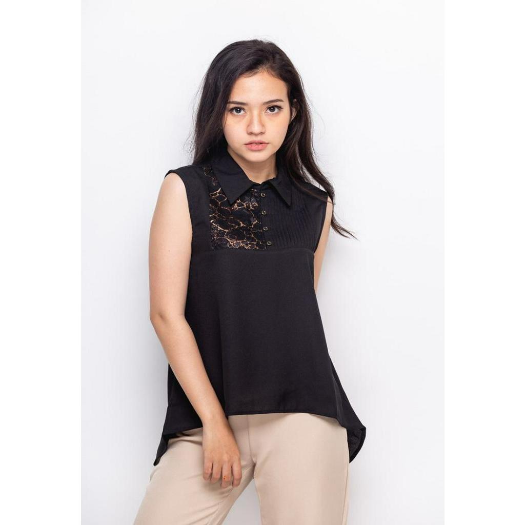 เสื้อ Sophistix Kati สีดําพิมพ์ลายลูกไม้สีดํา